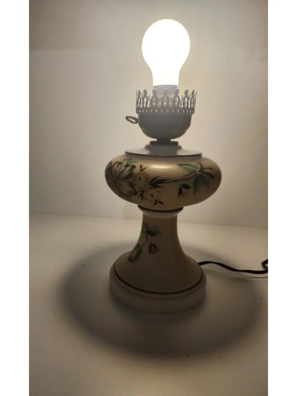 Tiered Vintage GWTW Glass Lamp Mid-Century Milk Glass Gone With the Wind